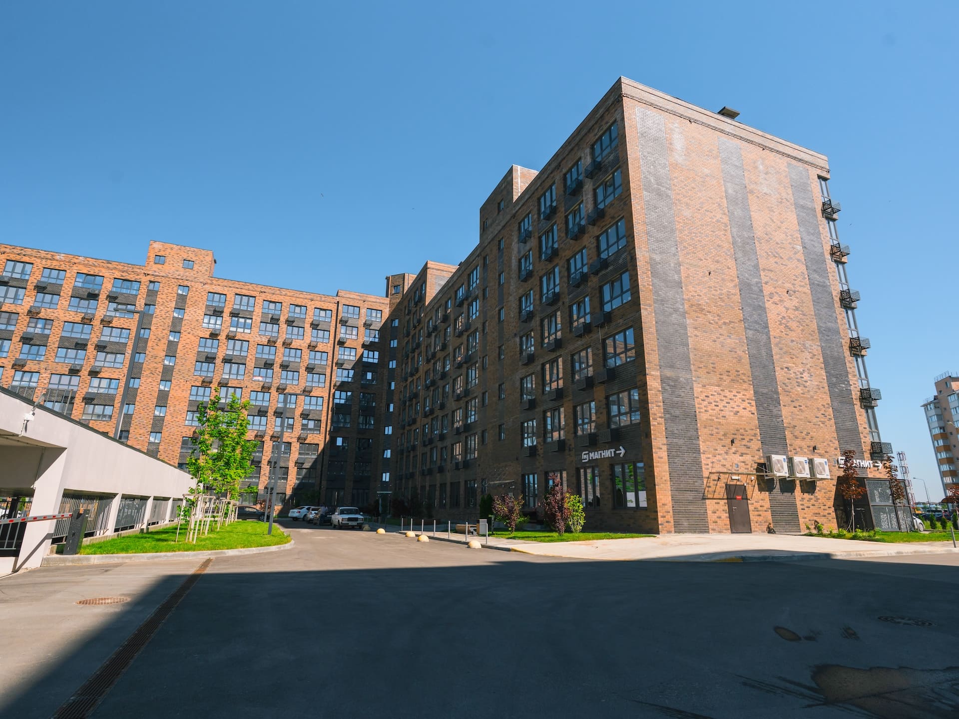 Места для коммерции 
и парковки гостей ЖК Яблоневый